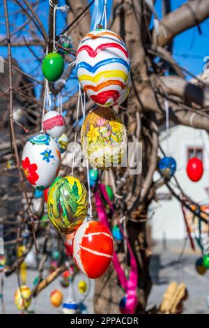 Uovo di Pasqua (Ostereierbaum), Niederdorf-Villabassa, Trentino-Alto Adige/Sudtirol, Italia Foto Stock