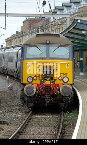 Locomotiva diesel/elettrica 57307 Lady Penelope alla stazione ferroviaria di Carlisle Foto Stock