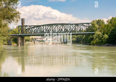 Riverside at the River Inn a Passau (Baviera) (Germania) Foto Stock