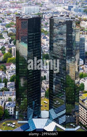 FRANCOFORTE, GERMANIA - 17 SETTEMBRE: Veduta aerea della sede centrale della Deutsche Bank a Francoforte, Germania il 17 settembre 2019. Deutsche Bank è la Foto Stock