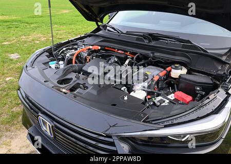 Puck, Polonia - 16 aprile 2023: Vettura ibrida Honda HR-V con motore HEV Foto Stock