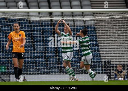 Glasgow, Scozia, Regno Unito. 23rd aprile 2023; 23rd aprile 2023; Hampden Park, Glasgow, Scozia: Womens Scottish Cup Football semi Final, Glasgow City contro Celtic WFC; Natasha Flint of Celtic Women festeggia dopo aver ottenuto un obiettivo per renderlo 1-0 a Celtic in 18th minuti Credit: Action Plus Sports Images/Alamy Live News Foto Stock