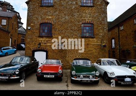 Hook Norton, Regno Unito. 23rd Apr, 2023. MG Sports Car in a Static Display at Hook Norton Brewery Oxfordshire England uk 23 aprile 2023. Credit: MELVIN GREEN/Alamy Live News. Credit: MELVIN GREEN/Alamy Live News Foto Stock