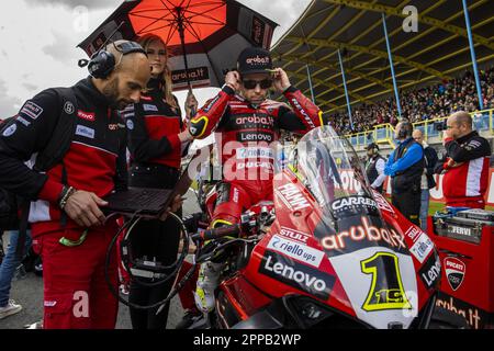 ASSEN - Alvaro Bautista (SPA) sulla sua Ducati in pole position per l'inizio della gara Mondiale Superbike sul TT Circuit di Assen. ANP VINCENT JANNINK Foto Stock