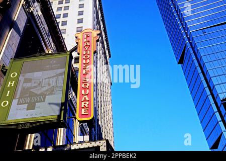 Edifici moderni e storici nel Playhouse Square Theater District nel centro di Cleveland, Ohio, Stati Uniti. Playhouse Square è il secondo centro per le arti dello spettacolo più grande degli Stati Uniti. Foto Stock