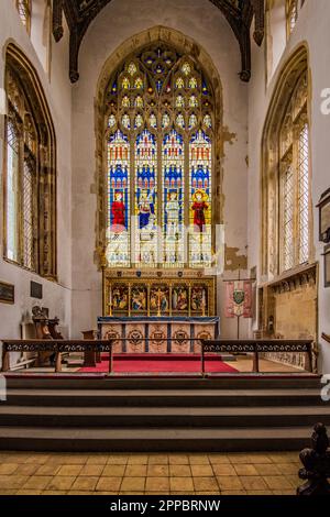 Le finestre a est, vetrate (sopra l'altare) al grado 1 elencati chiesa parrocchiale di Southwold che è dedicata a St Edmund. Foto Stock