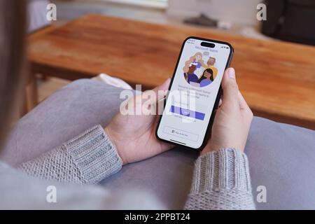 CHIANG mai, THAILANDIA - Apr 21, 2023 : Microsoft team applicazione aziendale sullo schermo dello smartphone. Foto Stock