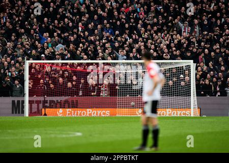 Rotterdam, Paesi Bassi. 23rd Apr, 2023. Rotterdam - tifosi di Feyenoord durante la partita tra Feyenoord e FC Utrecht allo Stadion Feijenoord De Kuip il 23 aprile 2023 a Rotterdam, Paesi Bassi. Credit: Foto box-to-box/Alamy Live News Foto Stock