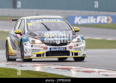 Donington Park, Castle Donington, Leicestershire, Regno Unito. 23rd aprile 2023; 23rd aprile 2023; Donington Park, Castle Donington, Leicestershire, Inghilterra: Kwik Fit British Touring Car Championship; Aron Taylor-Smith nel suo CarStore Power Maxed Racing Vauxhall Astra Credit: Action Plus Sports Images/Alamy Live News Foto Stock