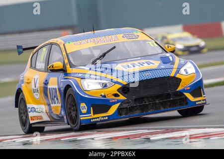 Donington Park, Castle Donington, Leicestershire, Regno Unito. 23rd aprile 2023; 23rd aprile 2023; Donington Park, Castle Donington, Leicestershire, Inghilterra: Kwik Fit British Touring Car Championship; Sam Osborne nella sua NAPA Racing UK Ford Focus ST Credit: Action Plus Sports Images/Alamy Live News Foto Stock