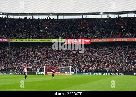 Rotterdam, Paesi Bassi. 23rd Apr, 2023. Rotterdam - tifosi di Feyenoord durante la partita tra Feyenoord e FC Utrecht allo Stadion Feijenoord De Kuip il 23 aprile 2023 a Rotterdam, Paesi Bassi. Credit: Foto box-to-box/Alamy Live News Foto Stock