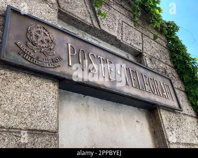 Old Poste Telegrafi segno del tradizionale servizio postale italiano. Vintage Poste Italiane segno Foto Stock