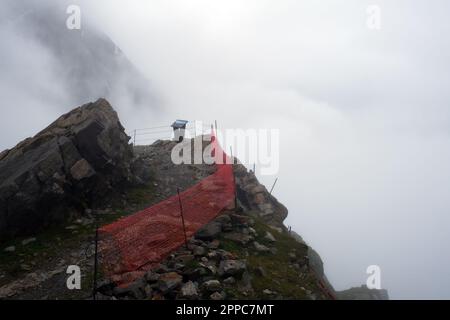 Vista dalla stazione Nid d'Aigle, al ghiacciaio Bionnassay, sul tour di Tramway du Mont Blanc, alpi francesi, Rodano - Alpi, zona Chamonix Foto Stock