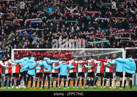 Rotterdam, Paesi Bassi. 23rd Apr, 2023. ROTTERDAM, PAESI BASSI - APRILE 23: Sostenitori di Feyenoord durante la partita di Eredivie tra Feyenoord e FC Utrecht allo Stadion Feijenoord il 23 Aprile 2023 a Rotterdam, Paesi Bassi (Foto di ben Gal/Orange Pictures) Credit: Orange Pics BV/Alamy Live News Foto Stock