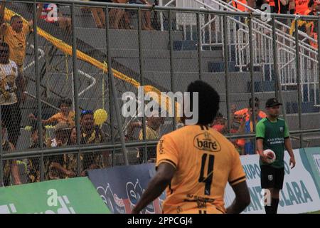 23 aprile 2023, Manaus, Amazonas, Brasile: (SPO) Campionato di calcio Amazonense: Amazonas vs Manauara. 23 aprile 2023, Manaus, Amazonas, Brasile: Incontro di calcio tra Amazonas e Manauara, per il Campionato di calcio Amazonense, domenica (22), allo stadio Carlos Zamith, nella zona est di Manaus. In una finale senza precedenti con due squadre dello stato, Amazonas ha battuto Manauara 1-0 ed è diventato campione del Campionato di Calcio Amazonense 2023. LUAN Santos ha segnato il gol che ha coronato la storica campagna del team guidato da Rafael Lacerda dal Rio Grande do sul.Credit: Josemar Antunes/thenew Foto Stock