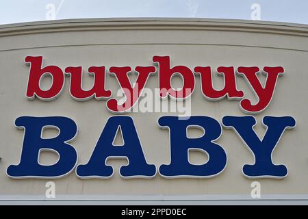 Albuquerque, Stati Uniti. 23rd Apr, 2023. Una vista esterna mostra un cartello Buy Buy Baby su un negozio il 23 aprile 2023 ad Albuquerque, New Mexico. Bed Bath & Beyond archiviato per la protezione fallimentare la Domenica negli Stati Uniti Tribunale distrettuale nel New Jersey. I suoi 360 Bed Bath & Beyond e 120 Buy Baby Store così come i suoi siti web rimarranno aperti per il momento. (Foto di Sam Wasson/Sipa USA) Credit: Sipa USA/Alamy Live News Foto Stock