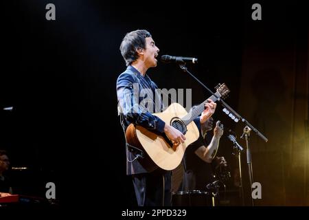 22 aprile 2023, Torino, Torino, Italia: Il cantautore italiano Antonio Diodato suona sul palco del Teatro Concordia di Venaria, con il suo nuovo Tour ''CosÃ¬ Speciale''. (Credit Image: © Bruno Brizzi/Pacific Press via ZUMA Press Wire) SOLO PER USO EDITORIALE! Non per USO commerciale! Foto Stock