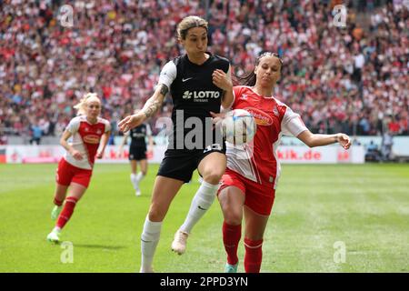 Sara Doorsaun (SGE), Genessee Puntigam (Koeln), 1. FC Cologne-Eintracht Frankfurt, flyeralarm Bundesliga femminile, Matchday 18, Rhein-Energie-Stadion Colonia, Germania, 18/03/2023. Credit: Juergen Schwarz/Alamy Live News Foto Stock