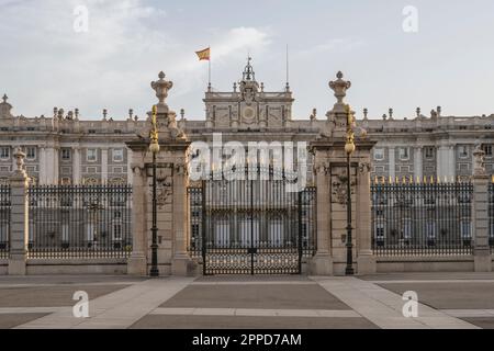 Spagna, Madrid, porta principale del Palazzo reale di Madrid Foto Stock