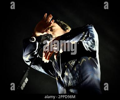 Torino, Italia. 22nd Apr, 2023. Diodato durante Diodato - Tour 2023, Concerto di Musica della cantante italiana a Torino, Italia, Aprile 22 2023 Credit: Independent Photo Agency/Alamy Live News Foto Stock