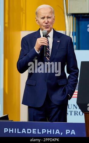 PHILADELPHIA, PA, USA - 9 MARZO 2023: Il presidente Joe Biden parla al Finishing Trades Institute. Foto Stock