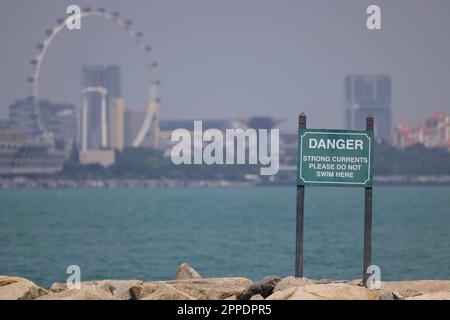 Vista della Singapore continentale dall'Isola di Kusu Foto Stock