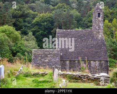 L'antica cucina di Saint Kevin presso la città monastica di Glendalough nel Parco Nazionale delle Montagne di Wicklow, Irlanda. Foto Stock