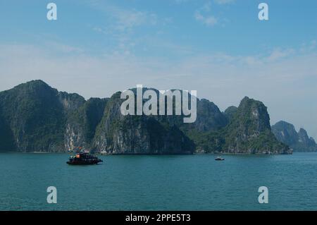 Bella ha Long Bay Vietnam. Patrimonio mondiale dell'UNESCO Foto Stock