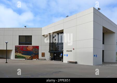 HUNTINGTON BEACH, CALIFORNIA - 23 aprile 2023: Il Dipartimento di polizia di Huntington Beach nel Civic Center. Foto Stock