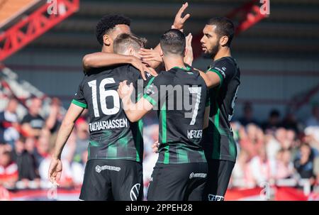 Ivancsa, Ungheria – 19 ottobre 2022. I giocatori di Ferencvaros festeggiano il gol di Zachariassen durante la Coppa d’Ungheria, gara del 32, partita Ivancsa vs Ferencvaros Foto Stock