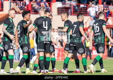 Ivancsa, Ungheria – 19 ottobre 2022. I giocatori di Ferencvaros festeggiano il gol di Zachariassen durante la Coppa d’Ungheria, gara del 32, partita Ivancsa vs Ferencvaros Foto Stock