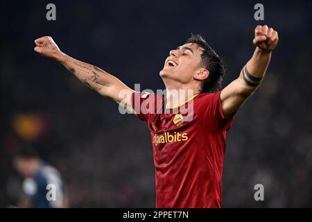 Roma, Italia. 20th Apr, 2023. Paulo Dybala di AS Roma durante la partita della UEFA Europa League tra AS Roma e Feyenoord allo Stadio Olimpico il 20 aprile 2023 a Roma. (Foto di Gennaro Masi/Pacific Press) Credit: Pacific Press Media Production Corp./Alamy Live News Foto Stock