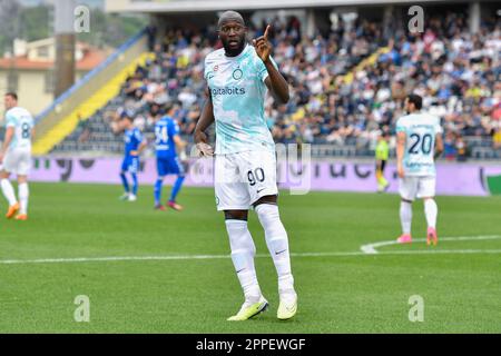 Empoli, Italia. 23rd Apr, 2023. Romelu Lukaku (Inter - FC Internazionale) festeggia dopo aver segnato un gol nel corso di Empoli FC vs Inter - FC Internazionale, campionato italiano di calcio Serie A match in Empoli, Italy, April 23 2023 Credit: Independent Photo Agency/Alamy Live News Foto Stock