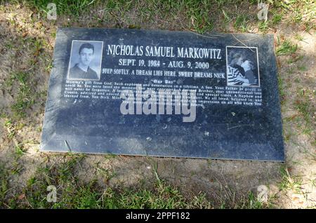 Mission Hills, California, USA 23rd aprile 2023 la vittima dell'assassino Nicholas Markowitz grave all'Eden Memorial Park il 23 aprile 2023 a Mission Hills, California, USA. Foto di Barry King/Alamy Stock Photo Foto Stock