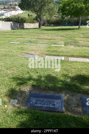 Mission Hills, California, USA 23rd aprile 2023 la vittima dell'assassino Nicholas Markowitz grave all'Eden Memorial Park il 23 aprile 2023 a Mission Hills, California, USA. Foto di Barry King/Alamy Stock Photo Foto Stock