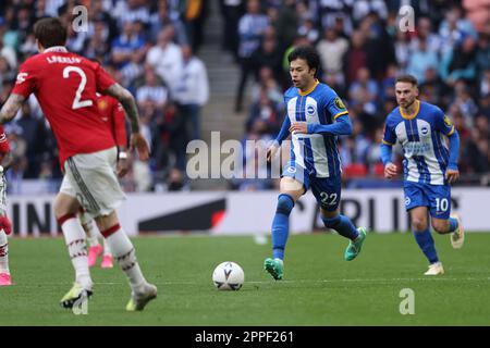 Londra, Regno Unito. 23rd Apr, 2023. Kaoru Mitoma (B&ha) alla semifinale della Emirates fa Cup Brighton & Hove Albion contro Manchester United, partita del Wembley Stadium, Londra, Regno Unito, il 23rd aprile 2023. Credit: Paul Marriott/Alamy Live News Foto Stock