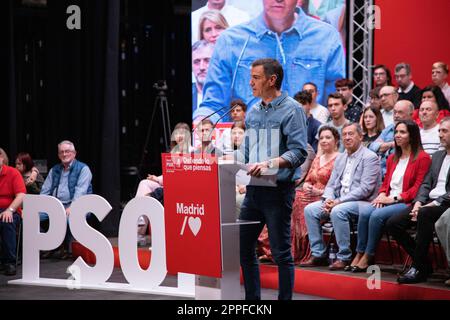 Pedro Sanchez. Juan Lobato. Javier Ayala. Atto massiccio del PSOE con il sindaco, candidato per la Comunità di Madrid e presidente della Spagna Foto Stock