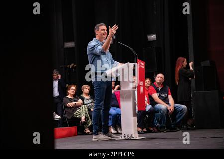 Pedro Sanchez. Juan Lobato. Javier Ayala. Atto massiccio del PSOE con il sindaco, candidato per la Comunità di Madrid e presidente della Spagna Foto Stock