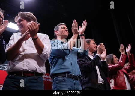 Pedro Sanchez. Juan Lobato. Javier Ayala. Atto massiccio del PSOE con il sindaco, candidato per la Comunità di Madrid e presidente della Spagna Foto Stock