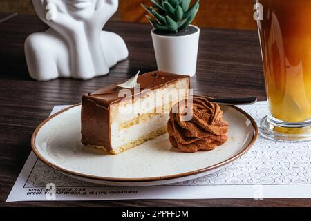 caffè con strato di arancia e dessert al pompelmo Foto Stock