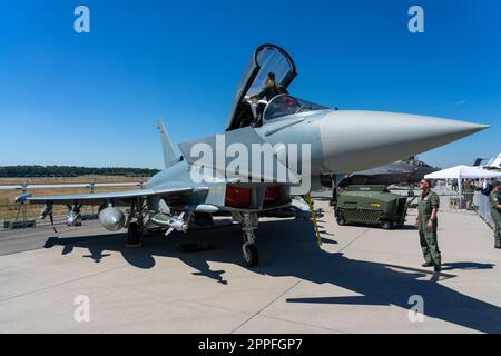 BERLINO, GERMANIA - 23 GIUGNO 2022: Combattente multirole Eurofighter Typhoon. Mostra Ila Berlin Air Show 2022 Foto Stock