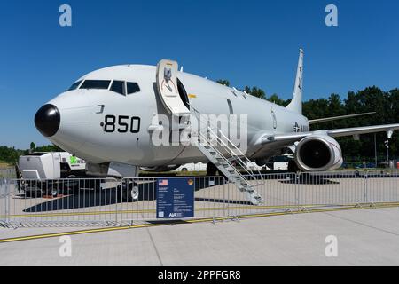 BERLINO, GERMANIA - 23 GIUGNO 2022: Guerra antisommergibile, guerra antisuperficie e pattugliamento marittimo Boeing P-8A Poseidon. Marina DEGLI STATI UNITI. Mostra ILA Berlin Air Show 2022 Foto Stock