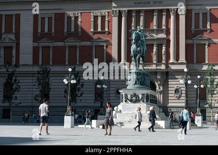Belgrado, Serbia - 08 settembre 2019: Museo nazionale e monumento del Principe Mihajlo sulla piazza della Repubblica a Belgrado Foto Stock