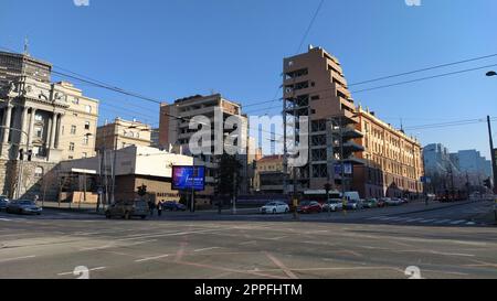 Belgrado, Serbia - 24 gennaio 2020: Ex edificio del Ministero della difesa della Jugoslavia a Belgrado, gravemente danneggiato durante i bombardamenti durante l'operazione della forza alleata condotta dalle forze NATO Foto Stock