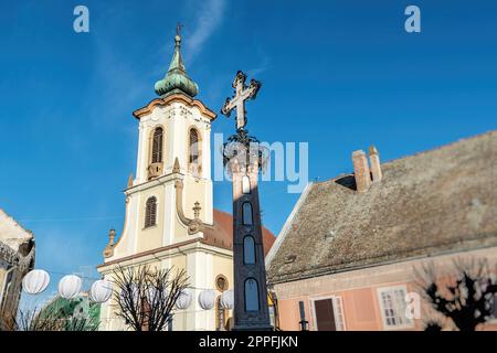 Chiesa di Blagovestenska e Piazza principale di Szentendre, Ungheria Foto Stock