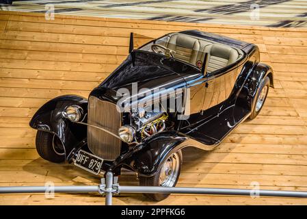 SINSHEIM, GERMANIA - mai 2022: Black Ford modello B - HOT ROD Foto Stock