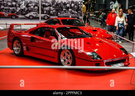 SINSHEIM, GERMANIA - mai 2022: Ferrari rossa F40 1989 478ps Foto Stock