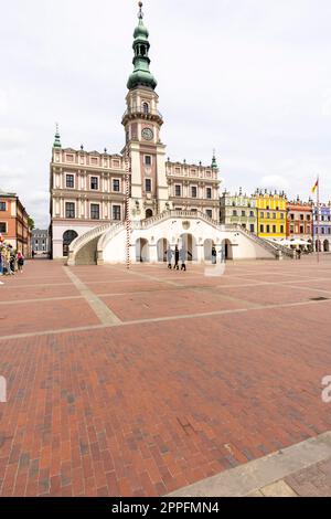 Vista della piazza principale con il municipio del XVI secolo, Zamosc, Polonia Foto Stock