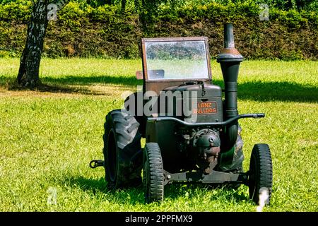 Trattore tedesco d'epoca Lanz Bulldog a Choczewo, Pomerania, Polonia Foto Stock