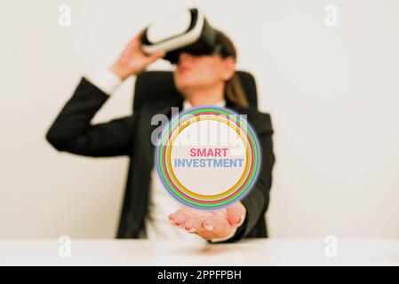 Testo che mostra Inspiration Smart Investment. Concetto che significa allocare fondi a un bene o impegnare capitale Foto Stock